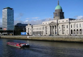 Passeio de barco por Dublin