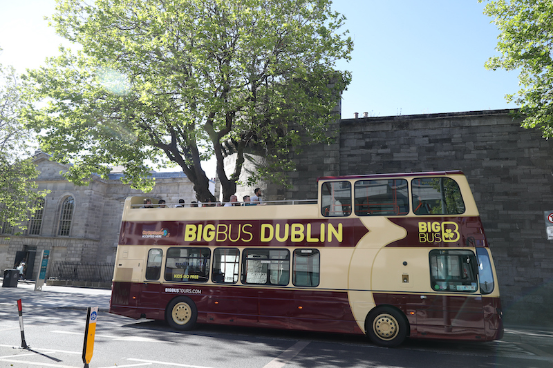 Ônibus turístico em Dublin